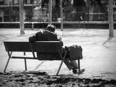 man-on-a-bench-2069539_1920